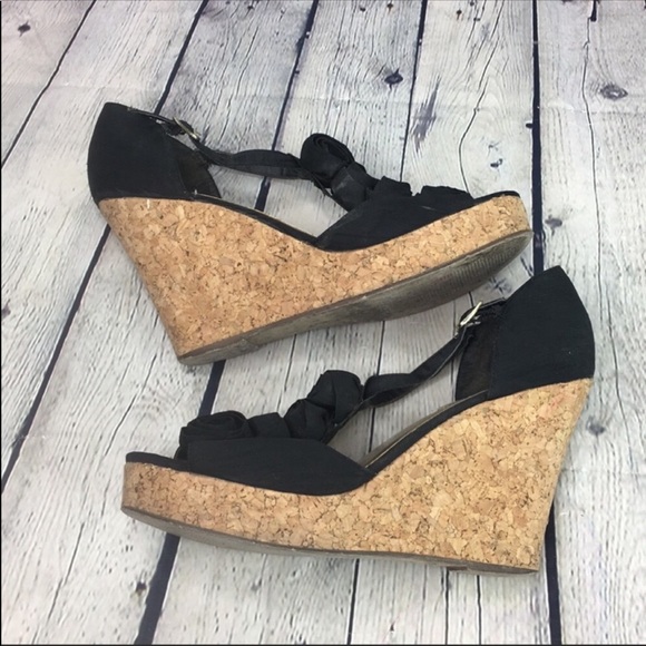 Steve Madden Shoes - Steve madden floral wedges size 10 M, 4” V…